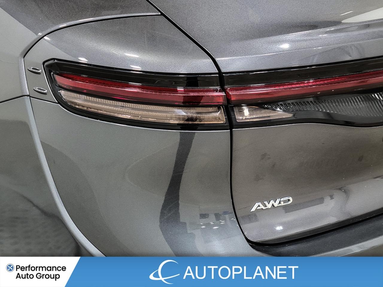 2023 Toyota Crown XLE AWD, Hybrid, Back Up Cam, Apple CarPlay! Photo