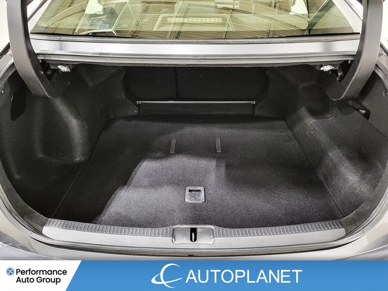 2023 Toyota Crown XLE AWD, Hybrid, Back Up Cam, Apple CarPlay! Photo