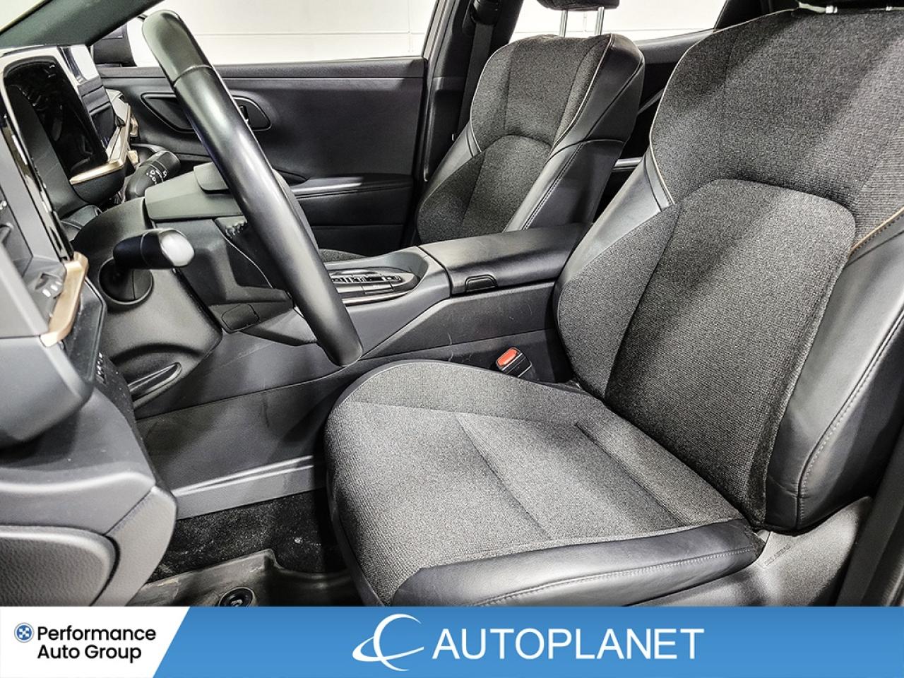 2023 Toyota Crown XLE AWD, Hybrid, Back Up Cam, Apple CarPlay! Photo