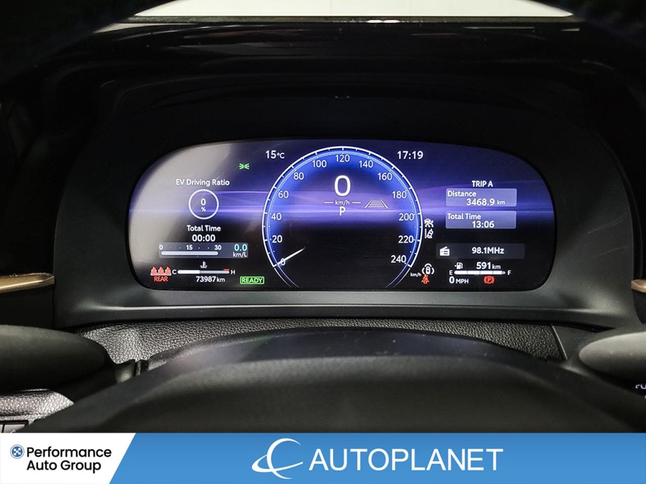 2023 Toyota Crown XLE AWD, Hybrid, Back Up Cam, Apple CarPlay! Photo