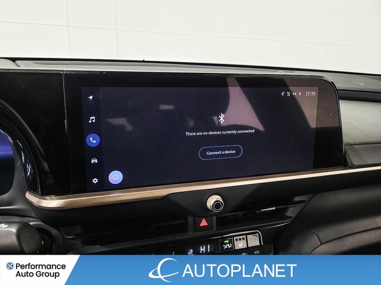 2023 Toyota Crown XLE AWD, Hybrid, Back Up Cam, Apple CarPlay! Photo