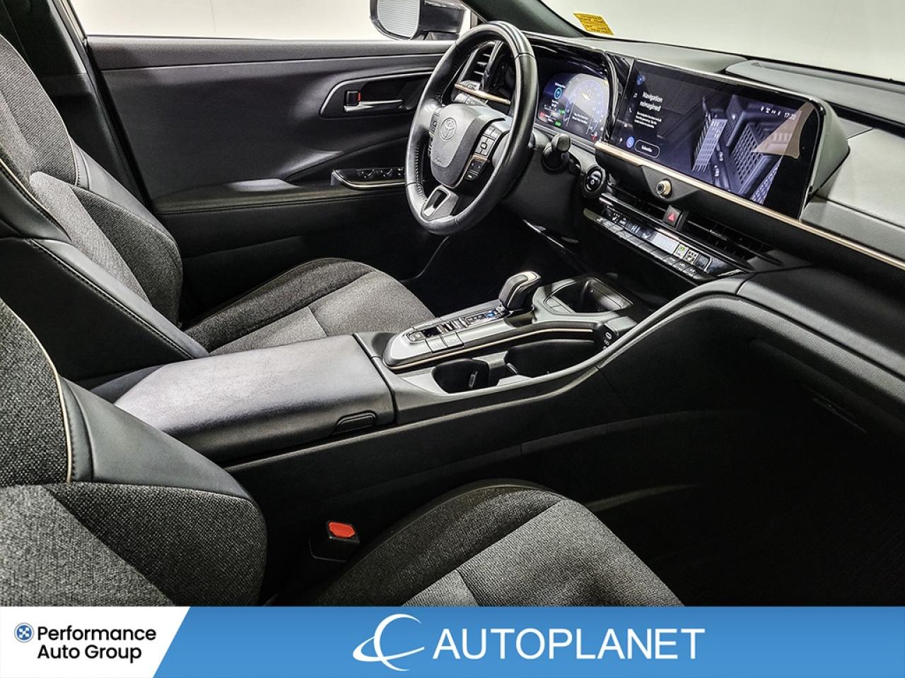 2023 Toyota Crown XLE AWD, Hybrid, Back Up Cam, Apple CarPlay! Photo