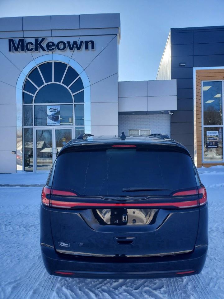 2022 Chrysler Pacifica Touring L FWD Photo