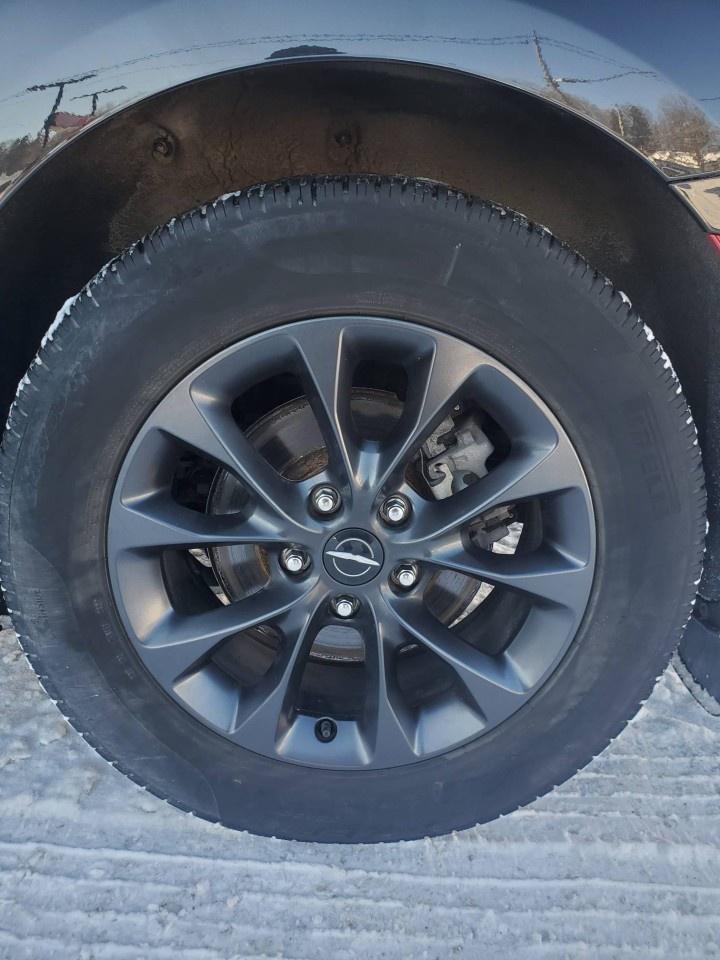 2022 Chrysler Pacifica Touring L FWD Photo