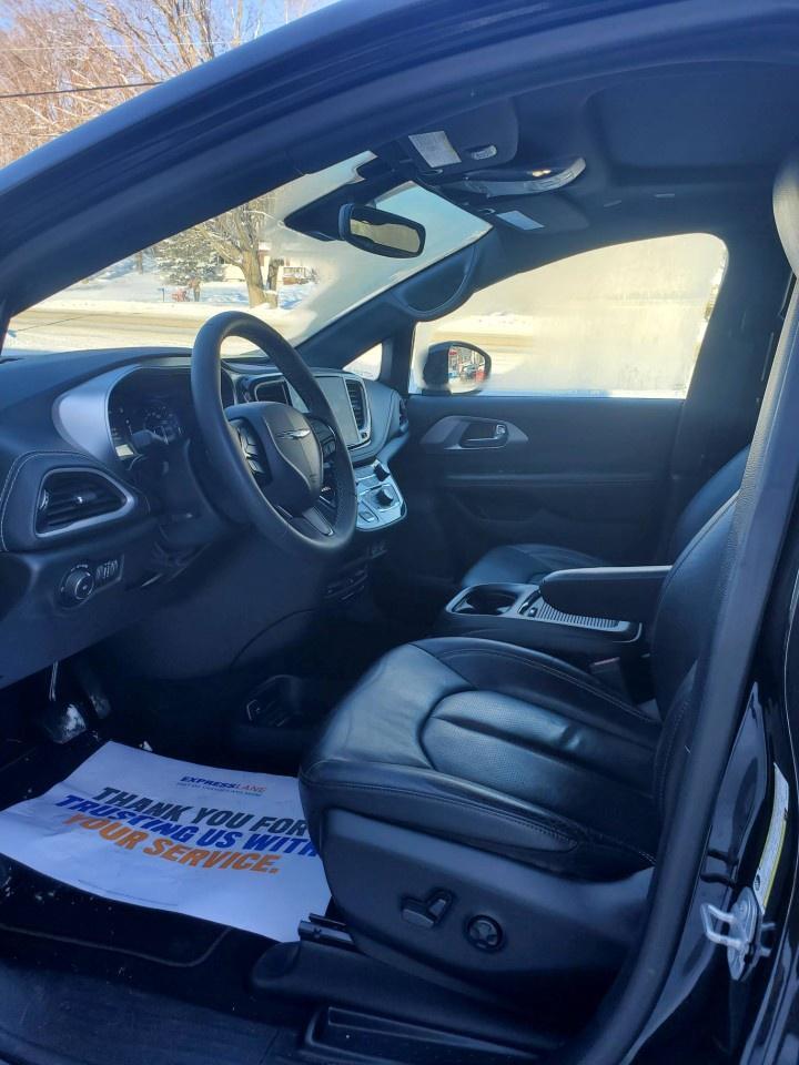 2022 Chrysler Pacifica Touring L FWD Photo