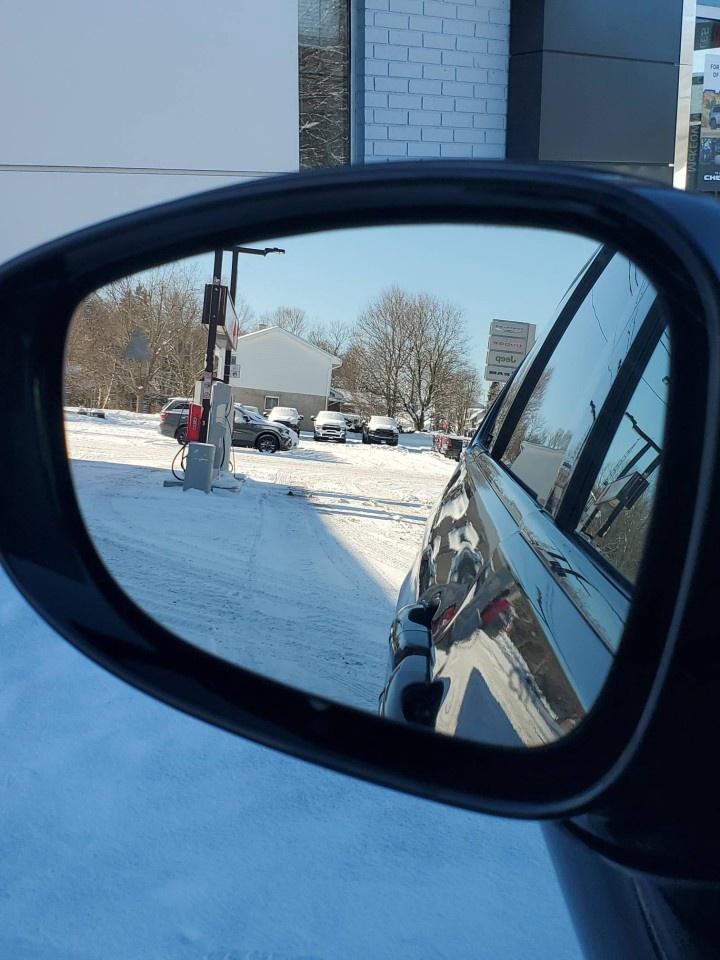 2022 Chrysler Pacifica Touring L FWD Photo