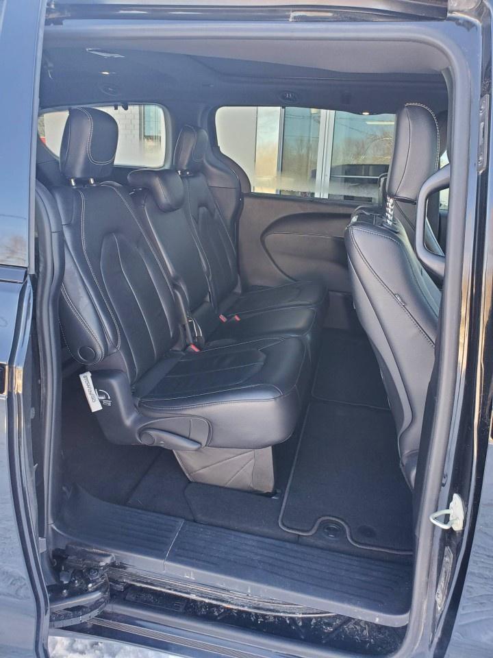 2022 Chrysler Pacifica Touring L FWD Photo