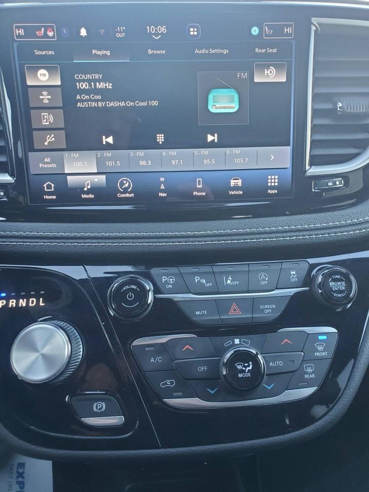 2022 Chrysler Pacifica Touring L FWD Photo