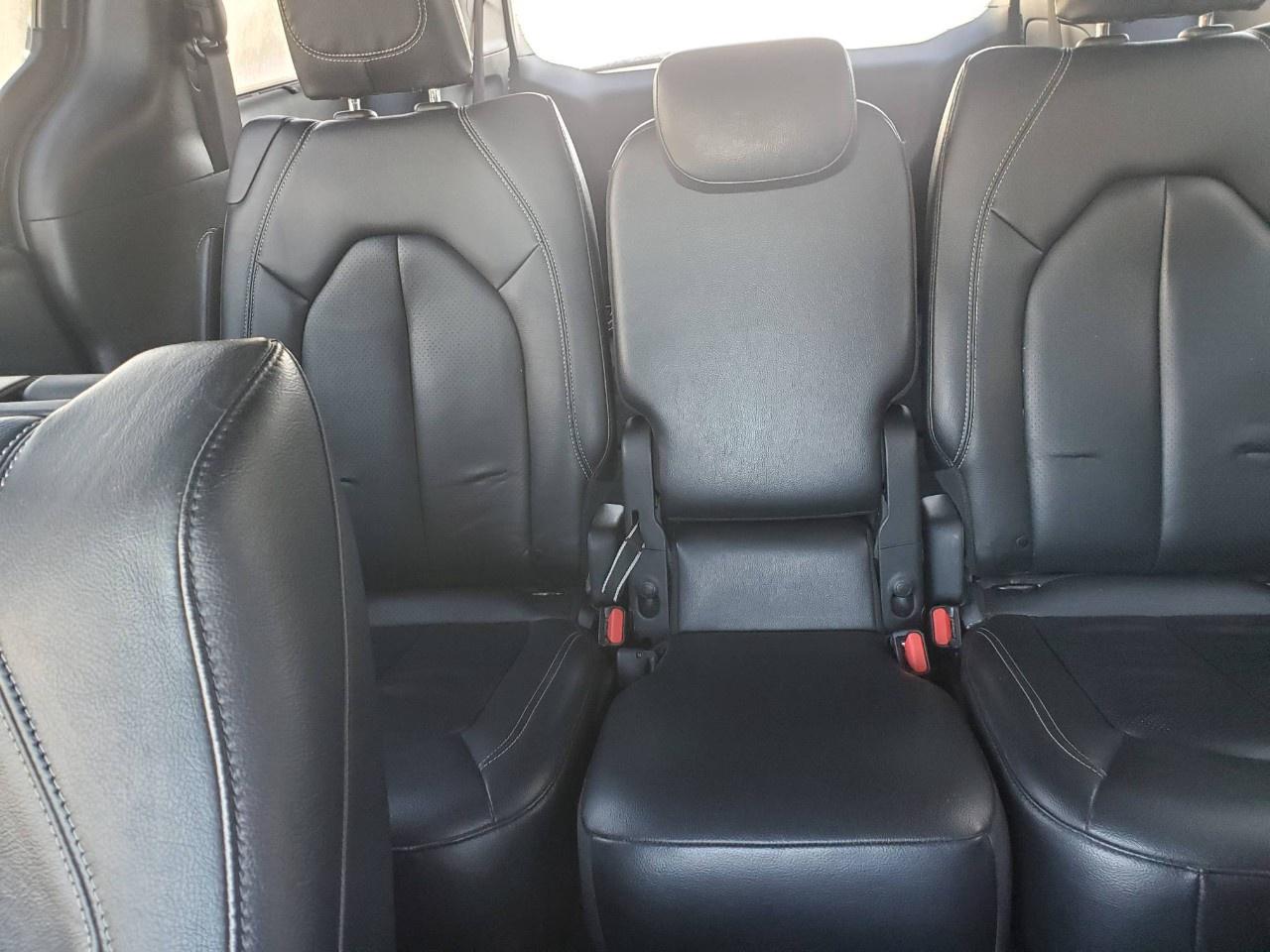 2022 Chrysler Pacifica Touring L FWD Photo