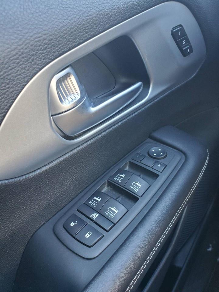 2022 Chrysler Pacifica Touring L FWD Photo