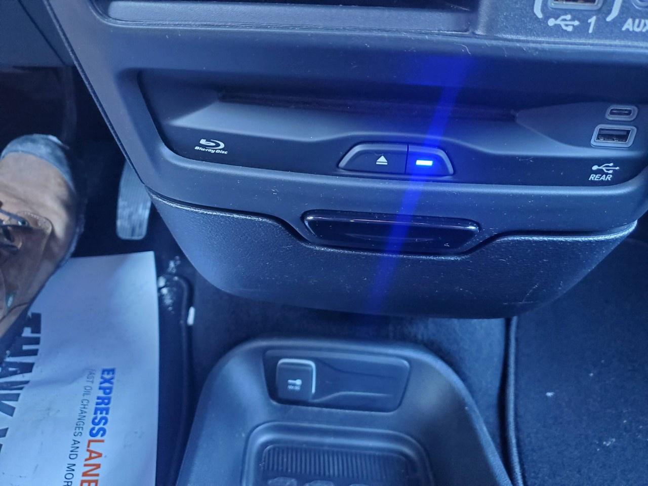 2022 Chrysler Pacifica Touring L FWD Photo