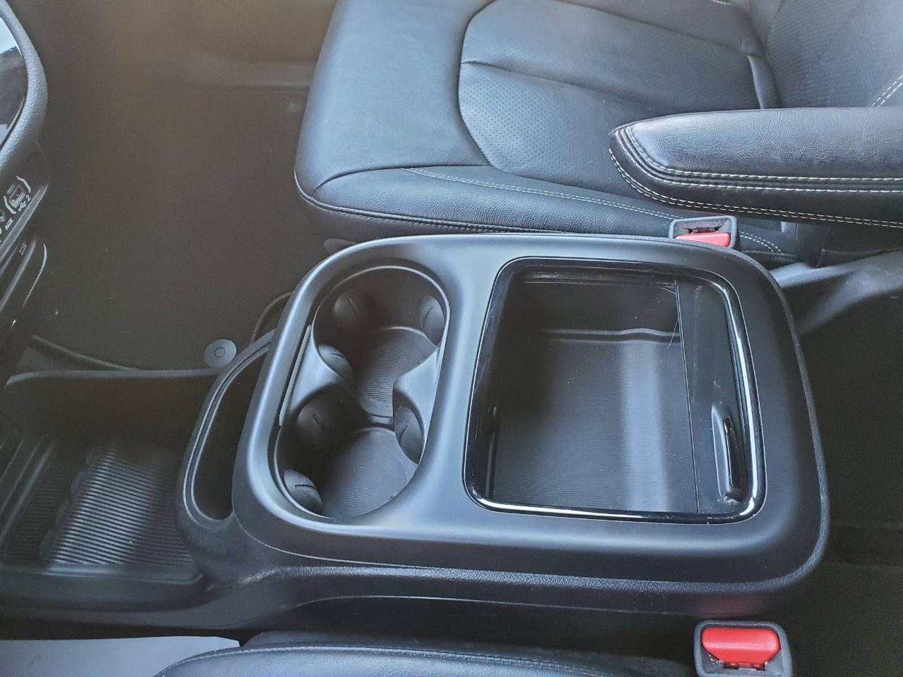 2022 Chrysler Pacifica Touring L FWD Photo