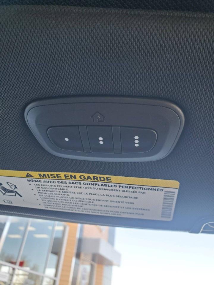 2022 Chrysler Pacifica Touring L FWD Photo