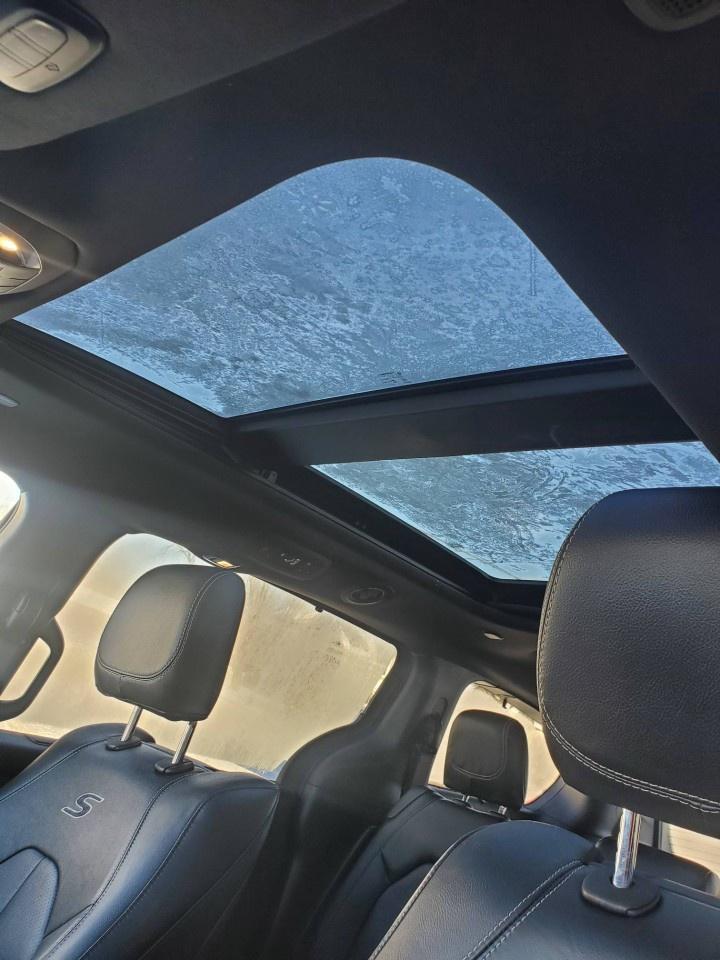 2022 Chrysler Pacifica Touring L FWD Photo