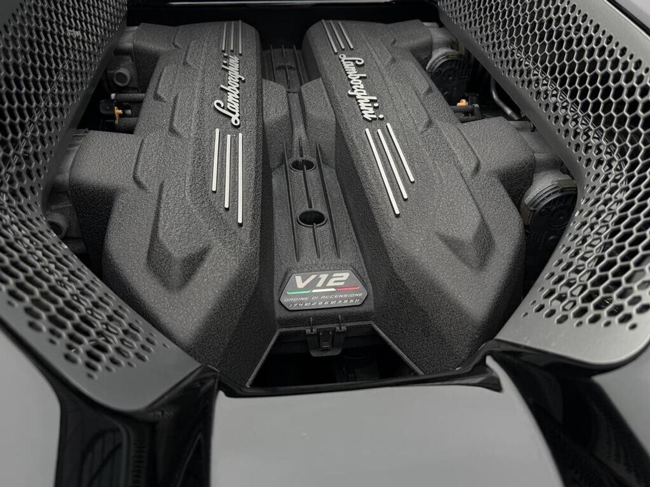 2024 Lamborghini Revuelto 1001 HORSEPOWER Photo