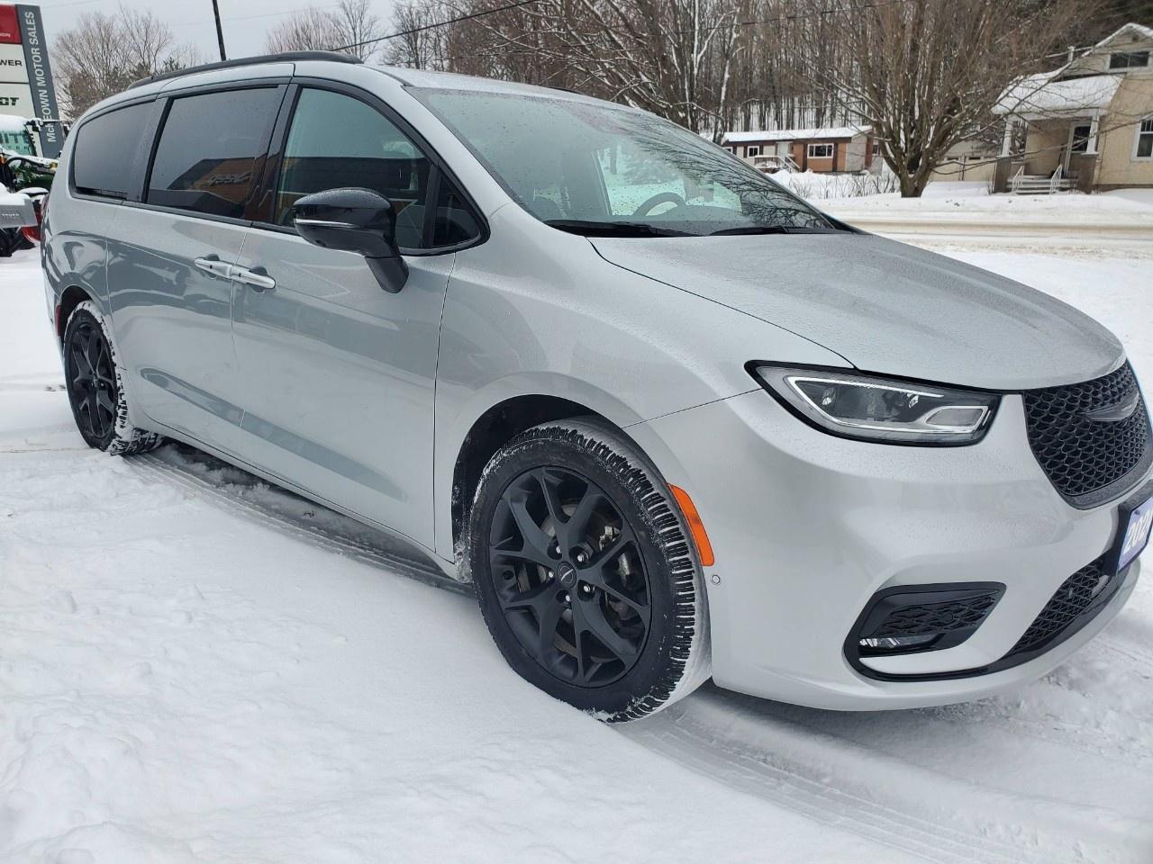 2024 Chrysler Pacifica Limited FWD Photo