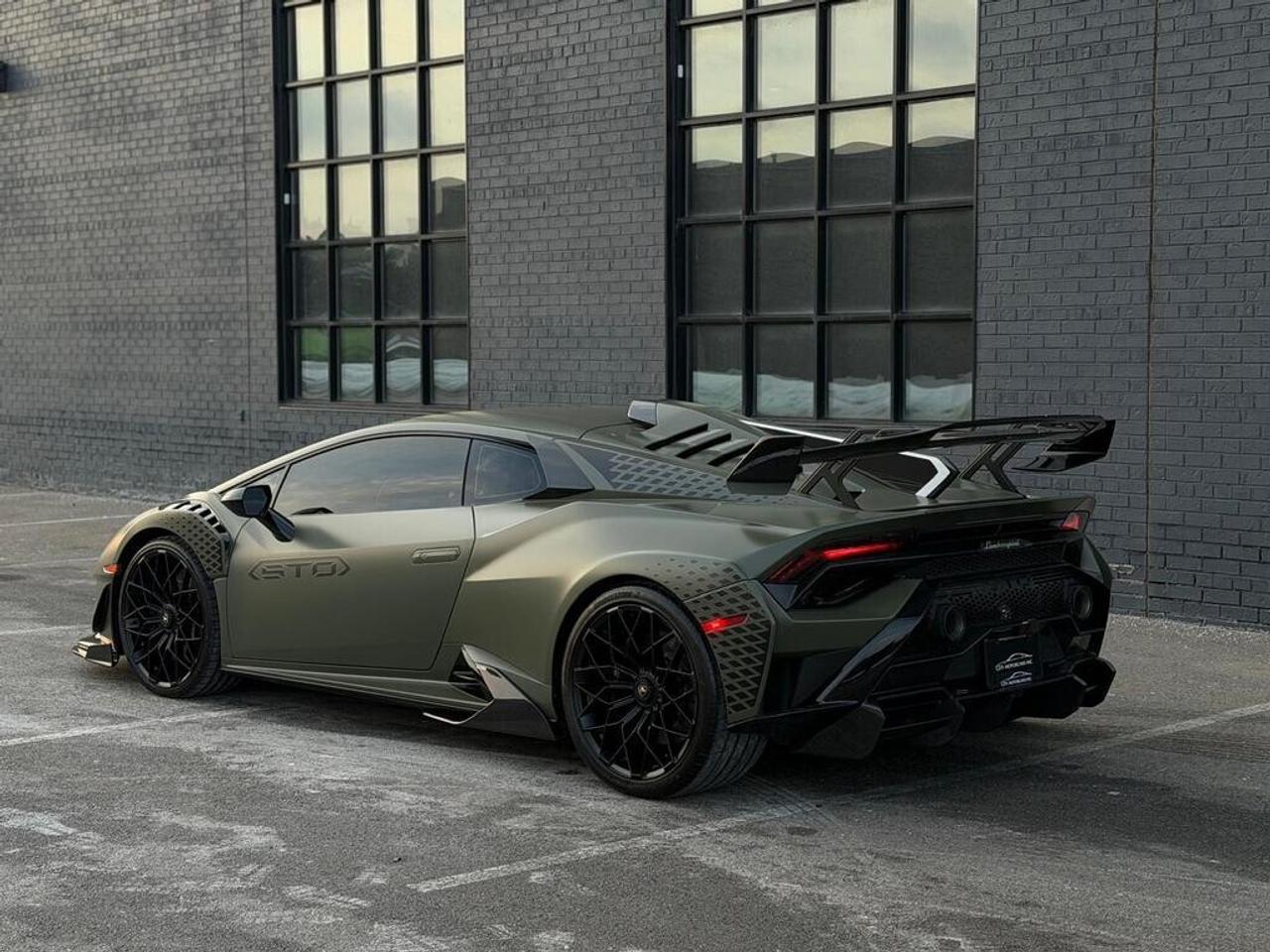 2023 Lamborghini Huracan STO Photo4