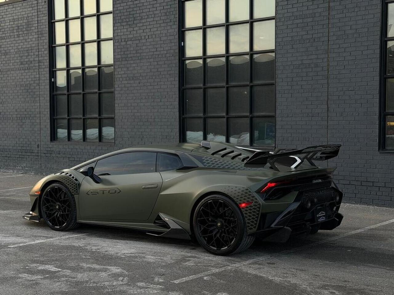 2023 Lamborghini Huracan STO Photo3