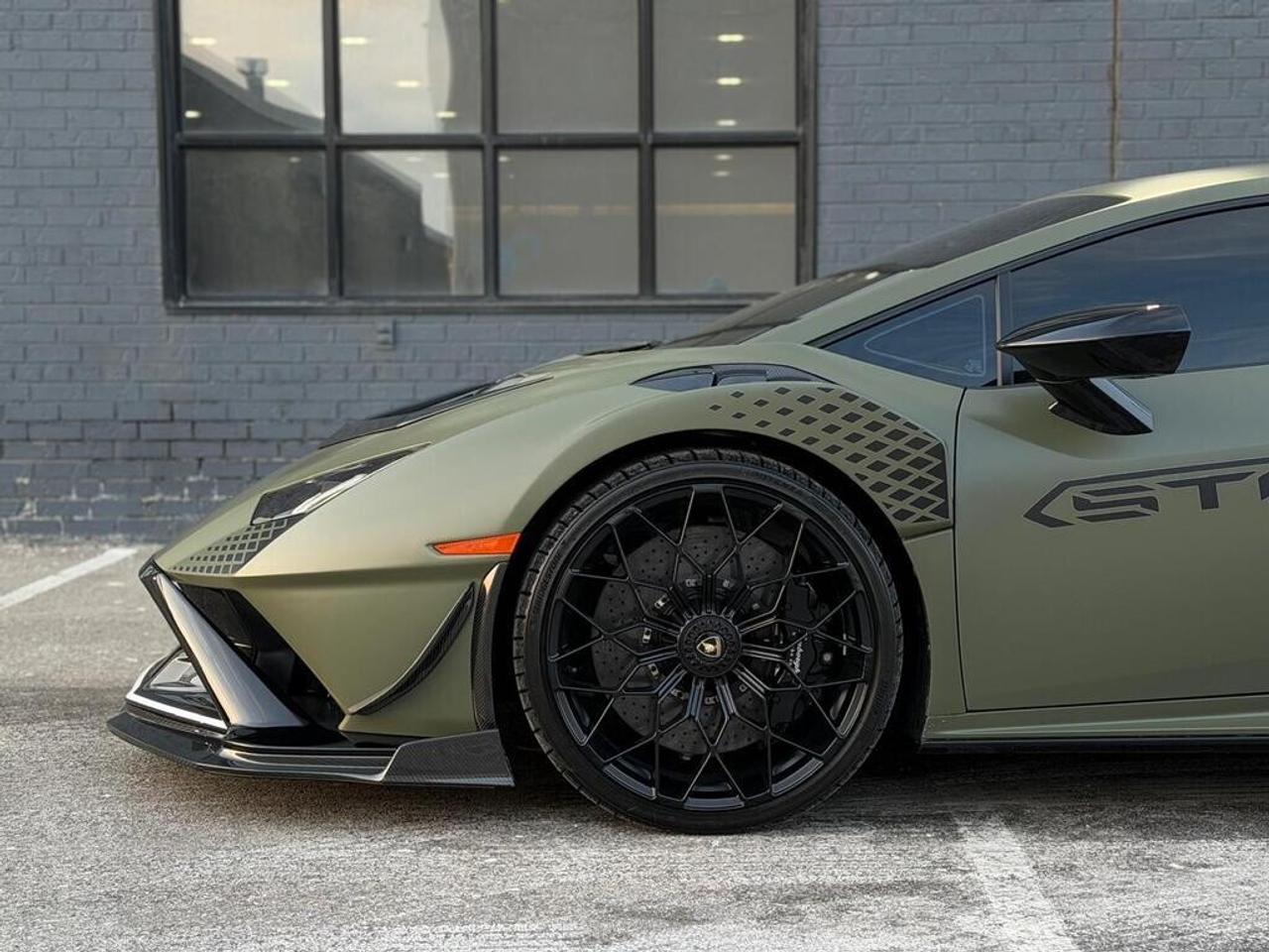 2023 Lamborghini Huracan STO Photo