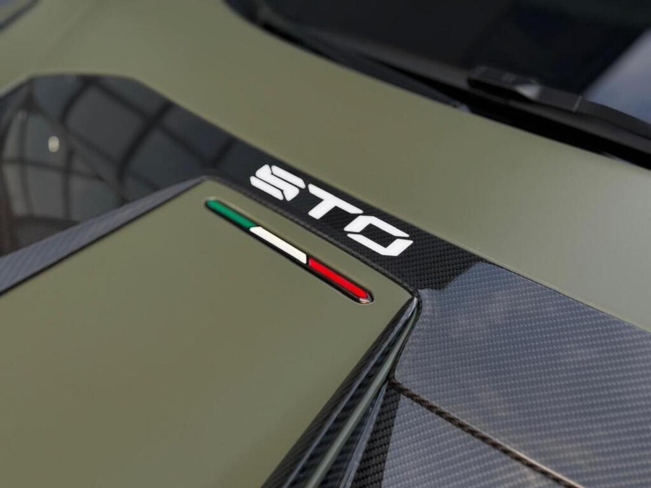 2023 Lamborghini Huracan STO Photo