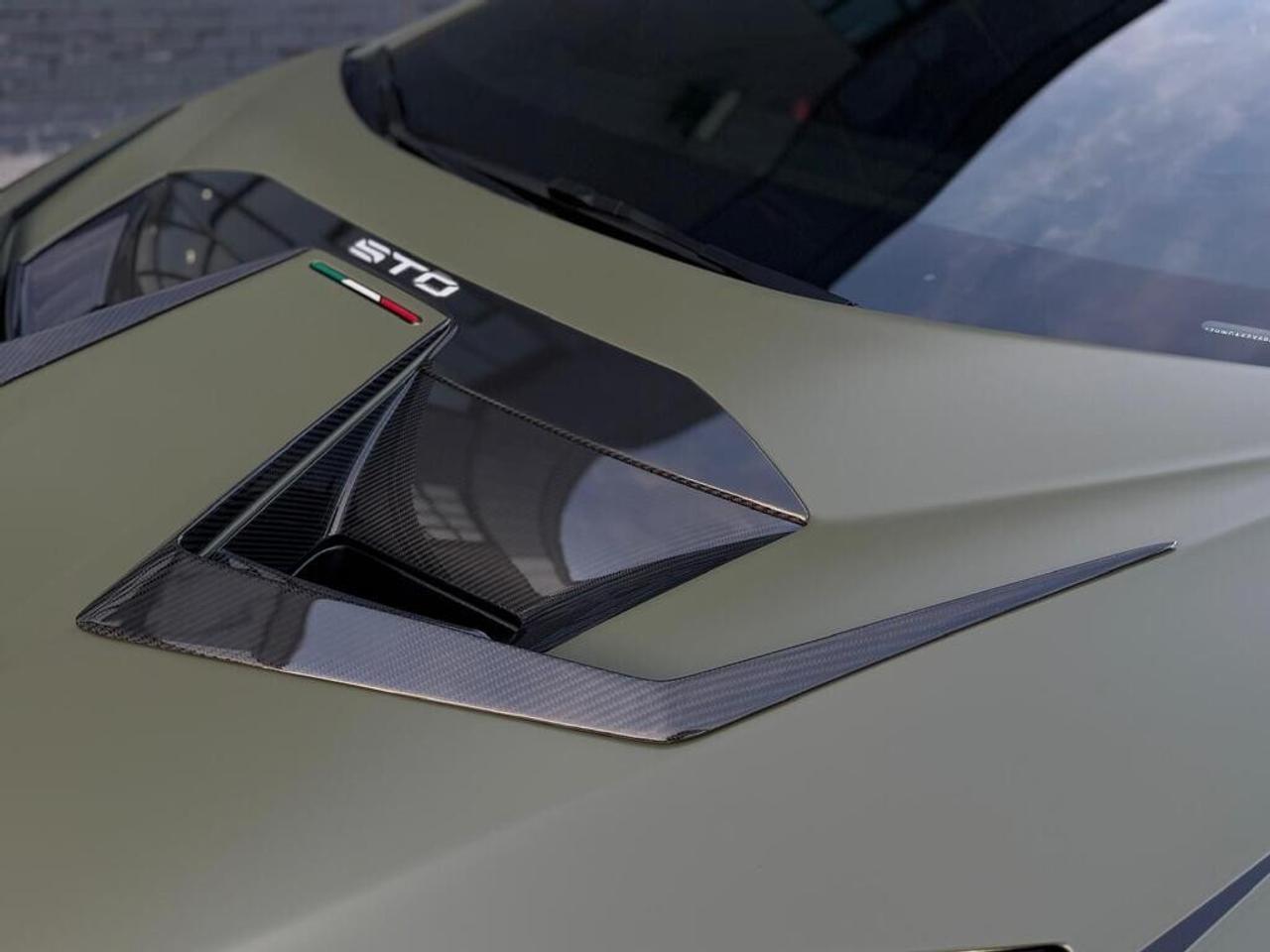 2023 Lamborghini Huracan STO Photo