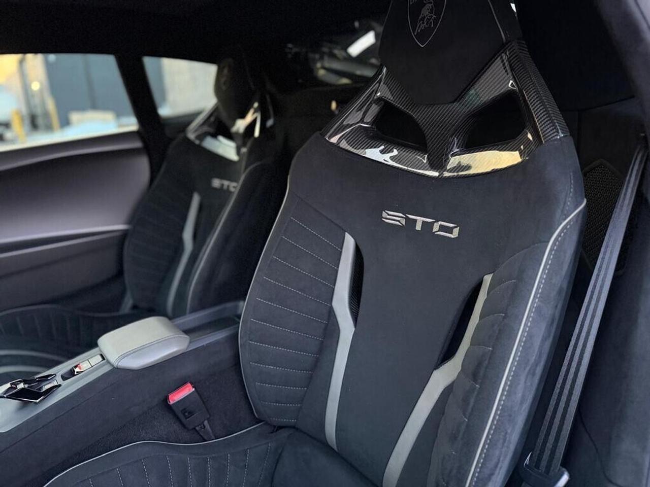 2023 Lamborghini Huracan STO Photo