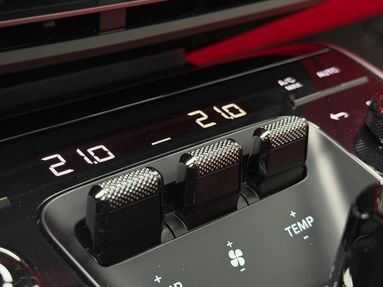 2024 Porsche 911 Turbo S Photo