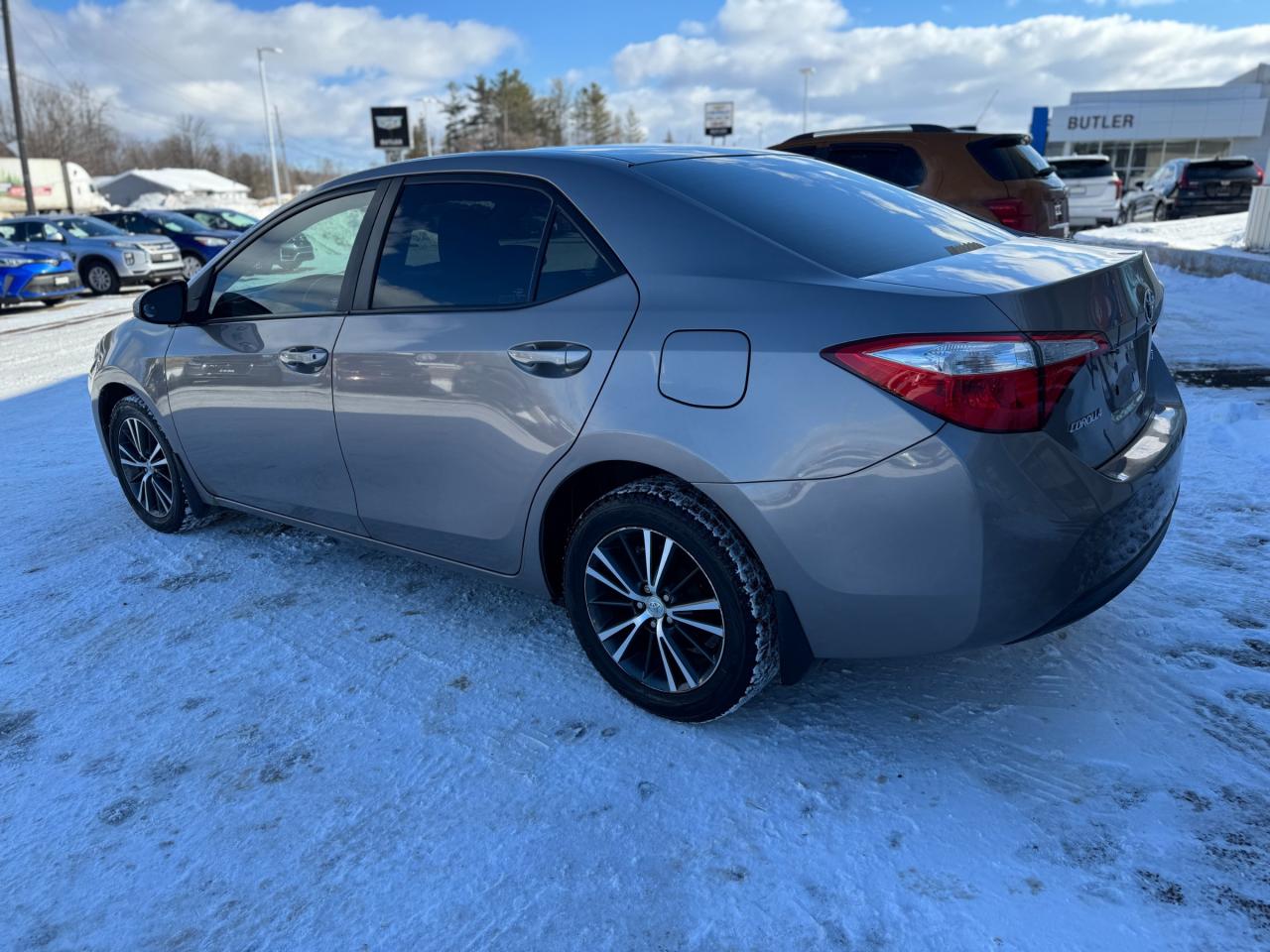 2016 Toyota Corolla LE (CVT) 4dr Sedan Photo2