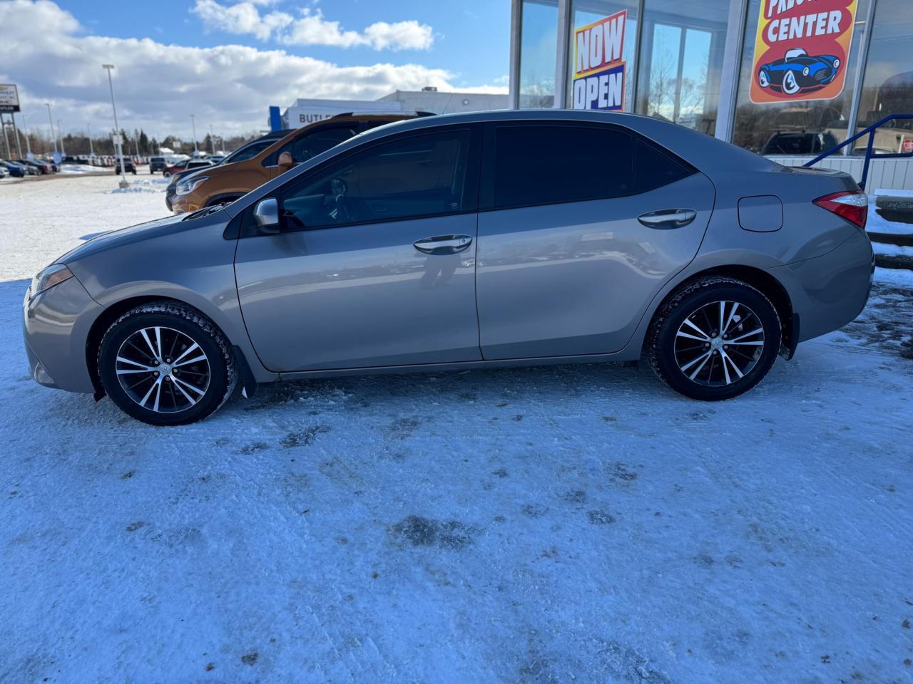 2016 Toyota Corolla LE (CVT) 4dr Sedan Photo