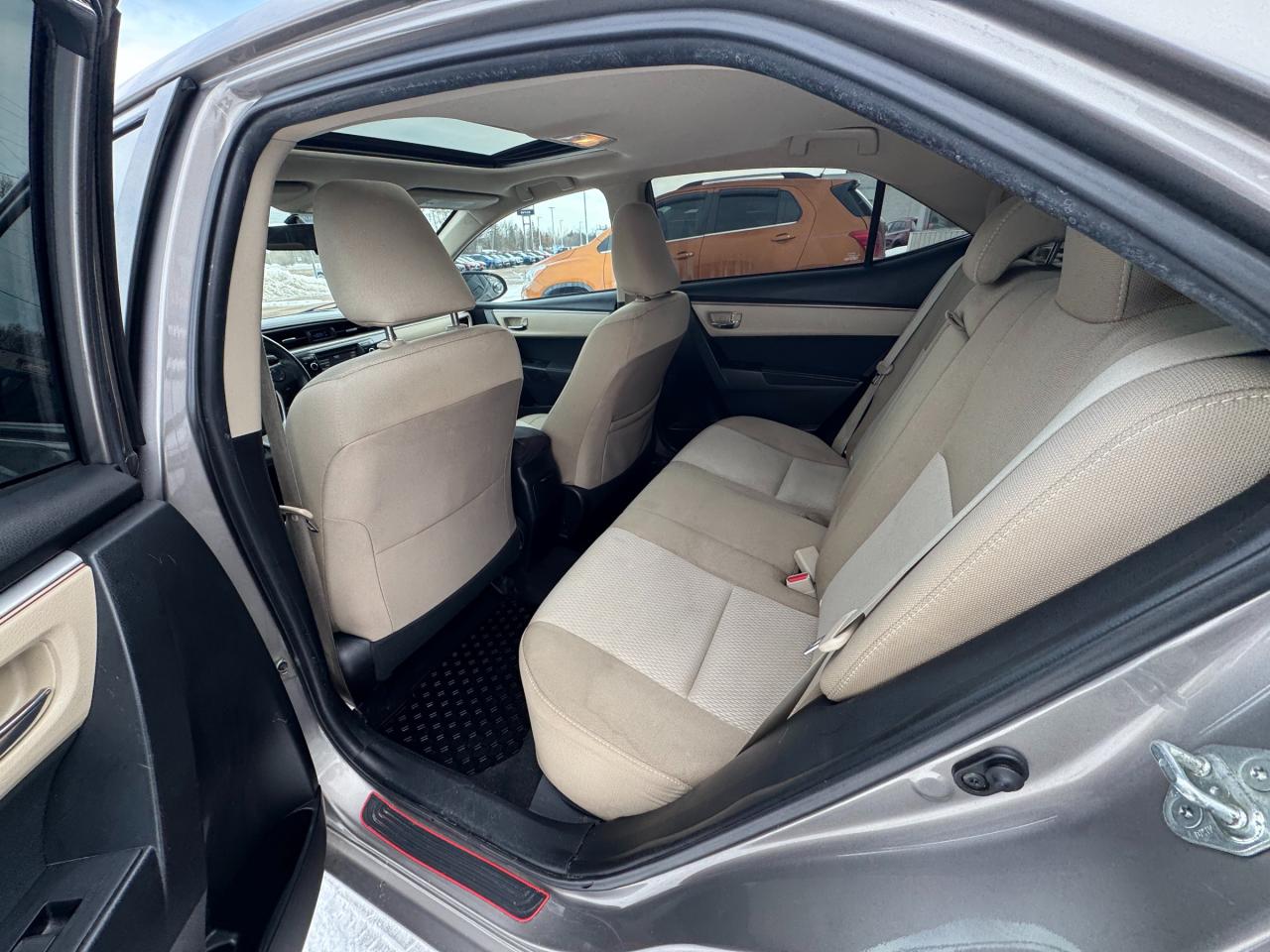 2016 Toyota Corolla LE (CVT) 4dr Sedan Photo