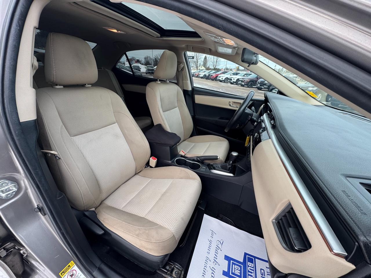 2016 Toyota Corolla LE (CVT) 4dr Sedan Photo