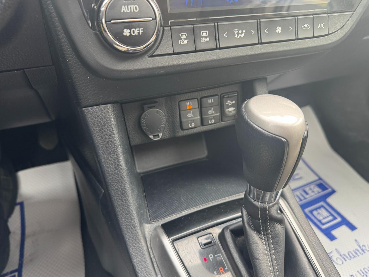 2016 Toyota Corolla LE (CVT) 4dr Sedan Photo