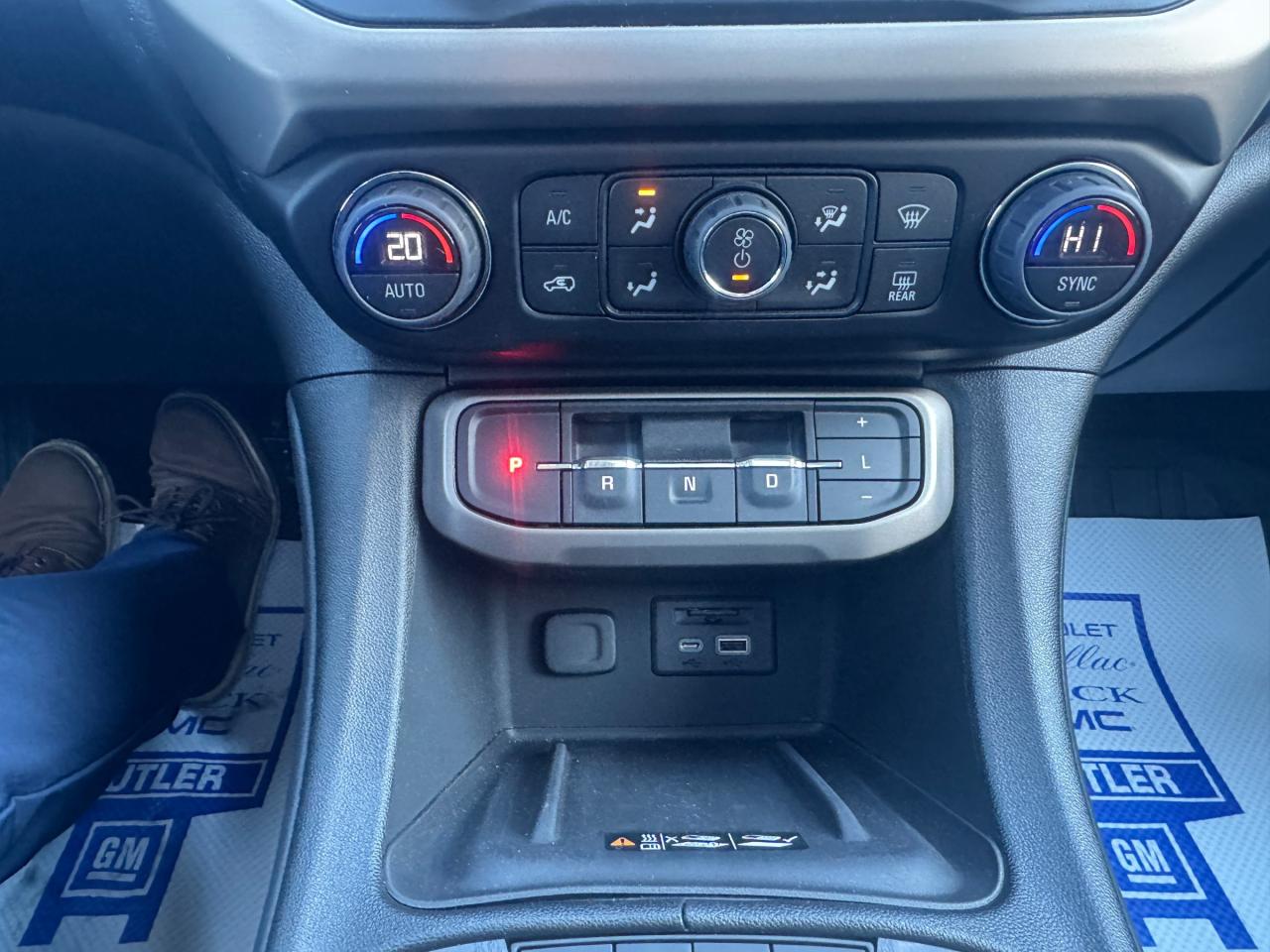 2023 GMC Acadia Denali All-wheel Drive Photo