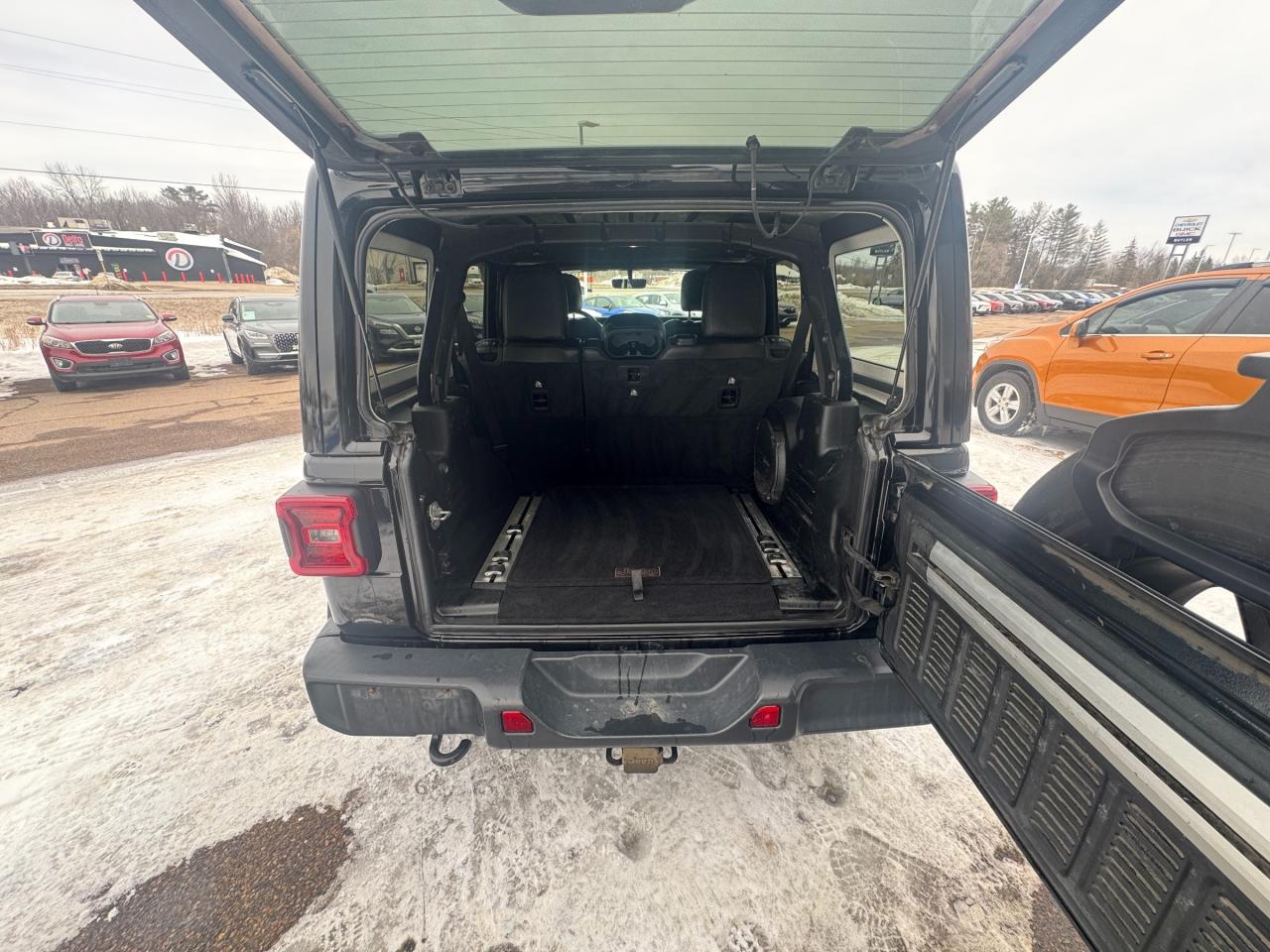 2020 Jeep WRANGLER UNLIMITED Sahara 4dr 4x4 Photo