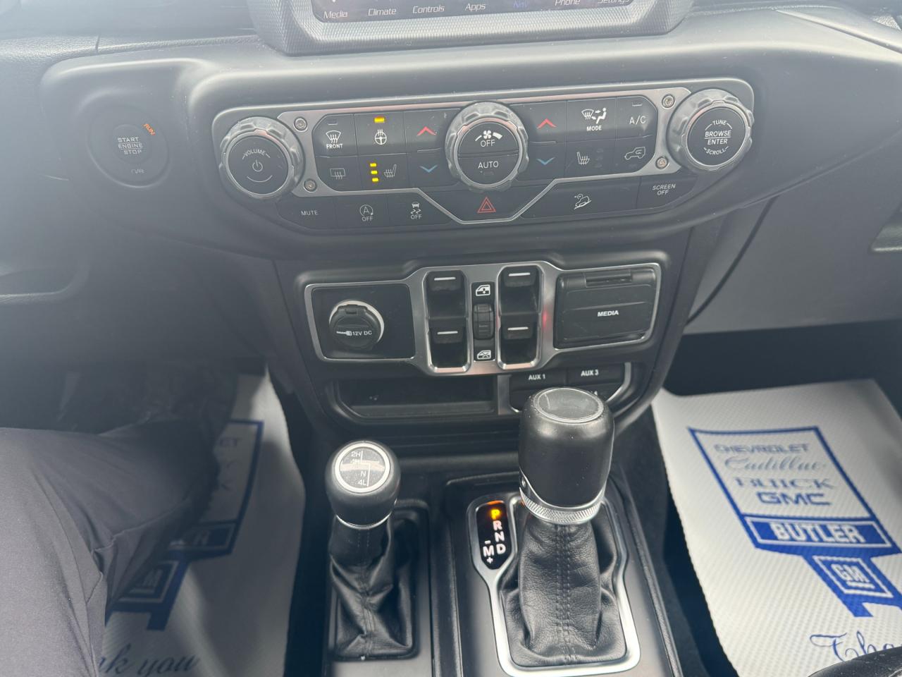 2020 Jeep WRANGLER UNLIMITED Sahara 4dr 4x4 Photo