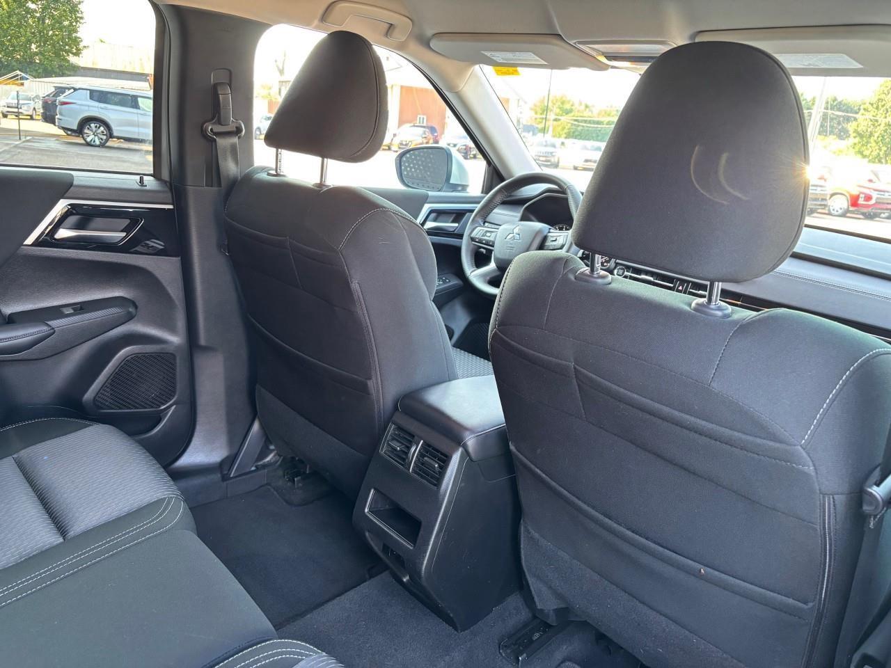 2024 Mitsubishi Outlander ES 4dr S-AWC Photo