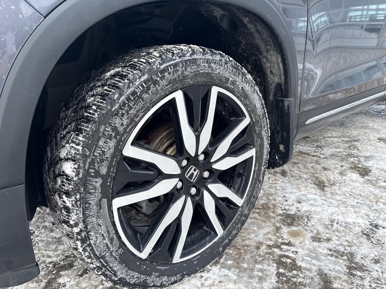 2022 Honda Pilot Touring 7P 4dr All-Wheel Drive Photo3