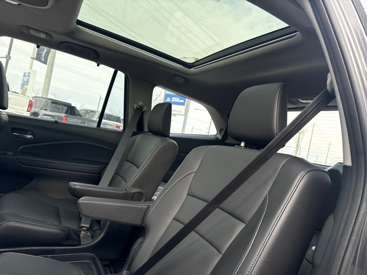 2022 Honda Pilot Touring 7P 4dr All-Wheel Drive Photo