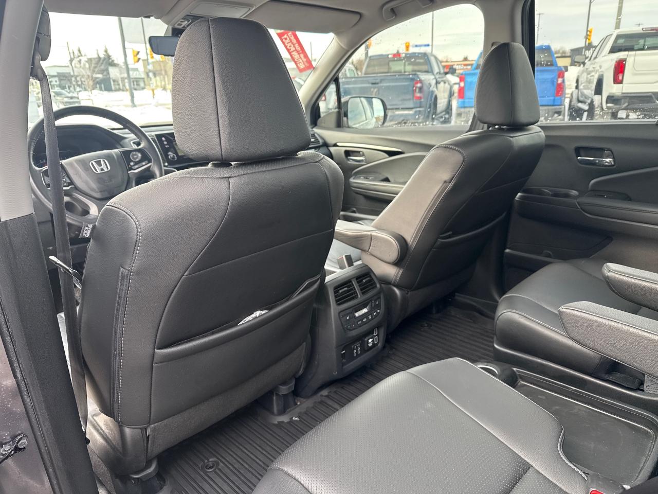 2022 Honda Pilot Touring 7P 4dr All-Wheel Drive Photo