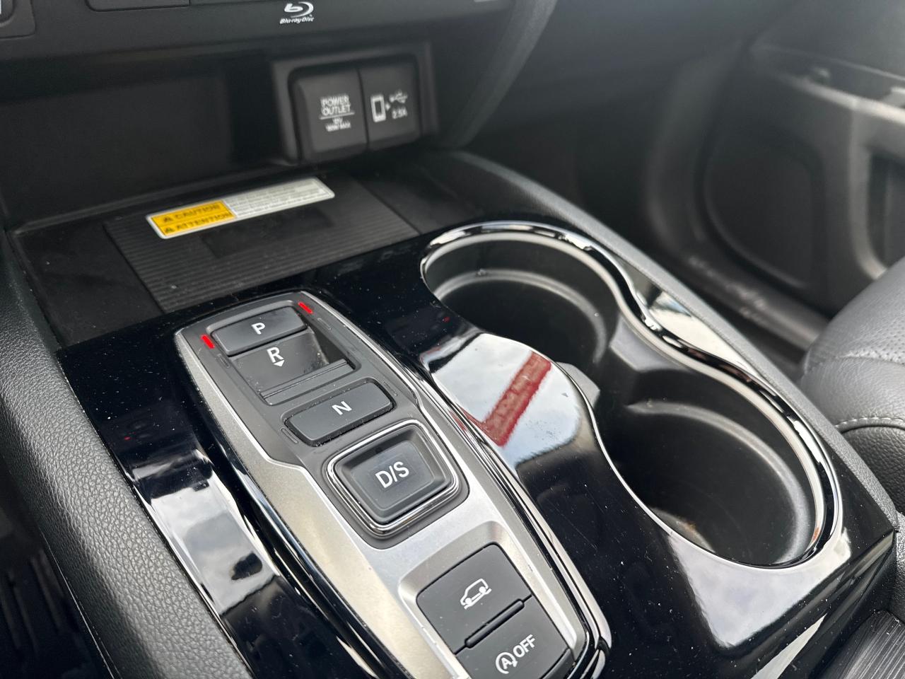 2022 Honda Pilot Touring 7P 4dr All-Wheel Drive Photo