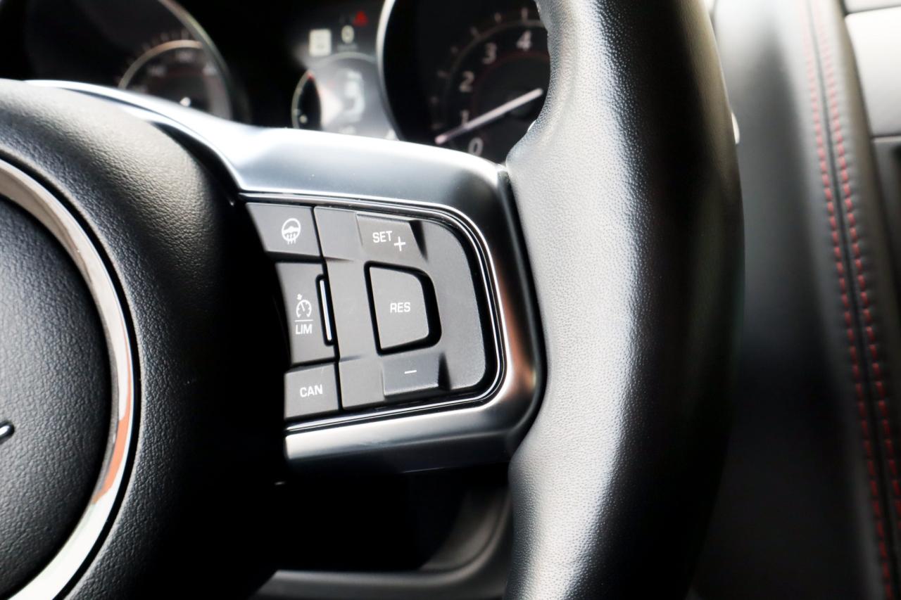 2020 Jaguar F-Type  Photo