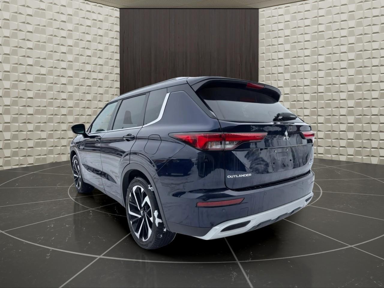 2023 Mitsubishi Outlander Plug-In Hybrid SEL 4dr S-AWC Photo