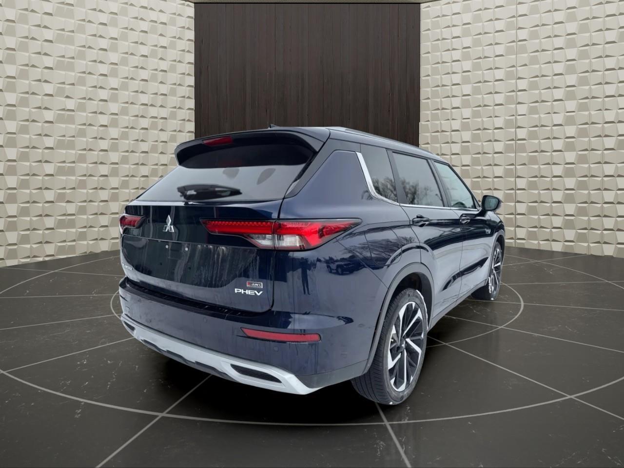 2023 Mitsubishi Outlander Plug-In Hybrid SEL 4dr S-AWC Photo