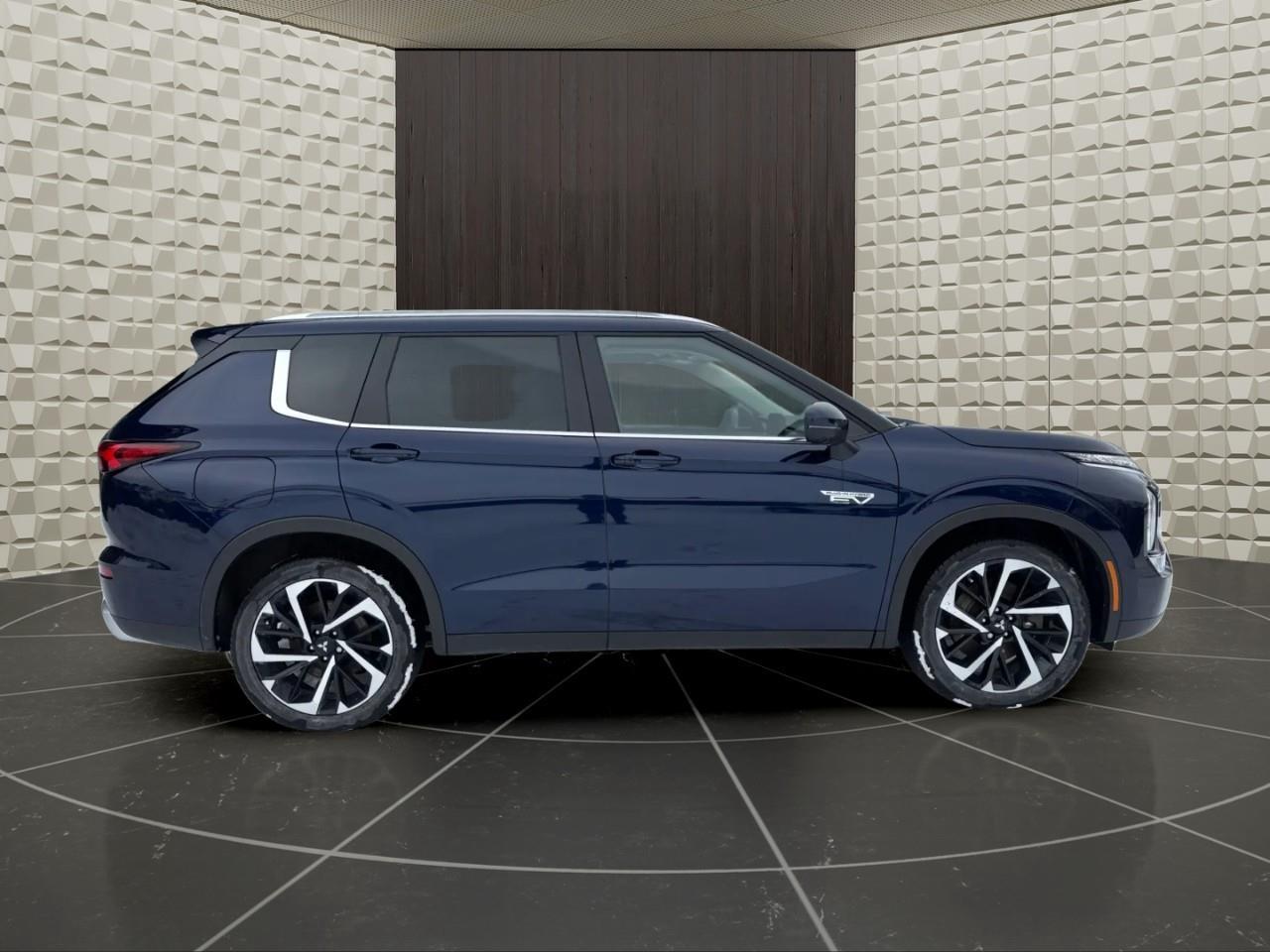 2023 Mitsubishi Outlander Plug-In Hybrid SEL 4dr S-AWC Photo