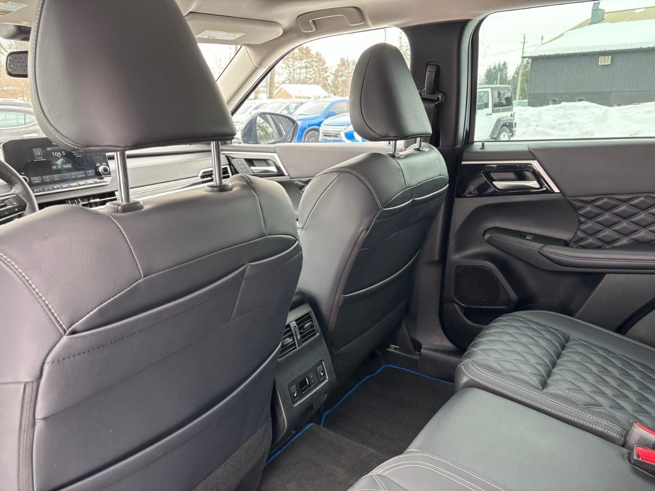 2023 Mitsubishi Outlander Plug-In Hybrid SEL 4dr S-AWC Photo