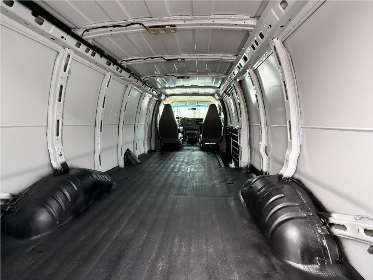 2022 Chevrolet Express 155 Long Wheel Base 2500 Certified B.Cam Warranty Photo4