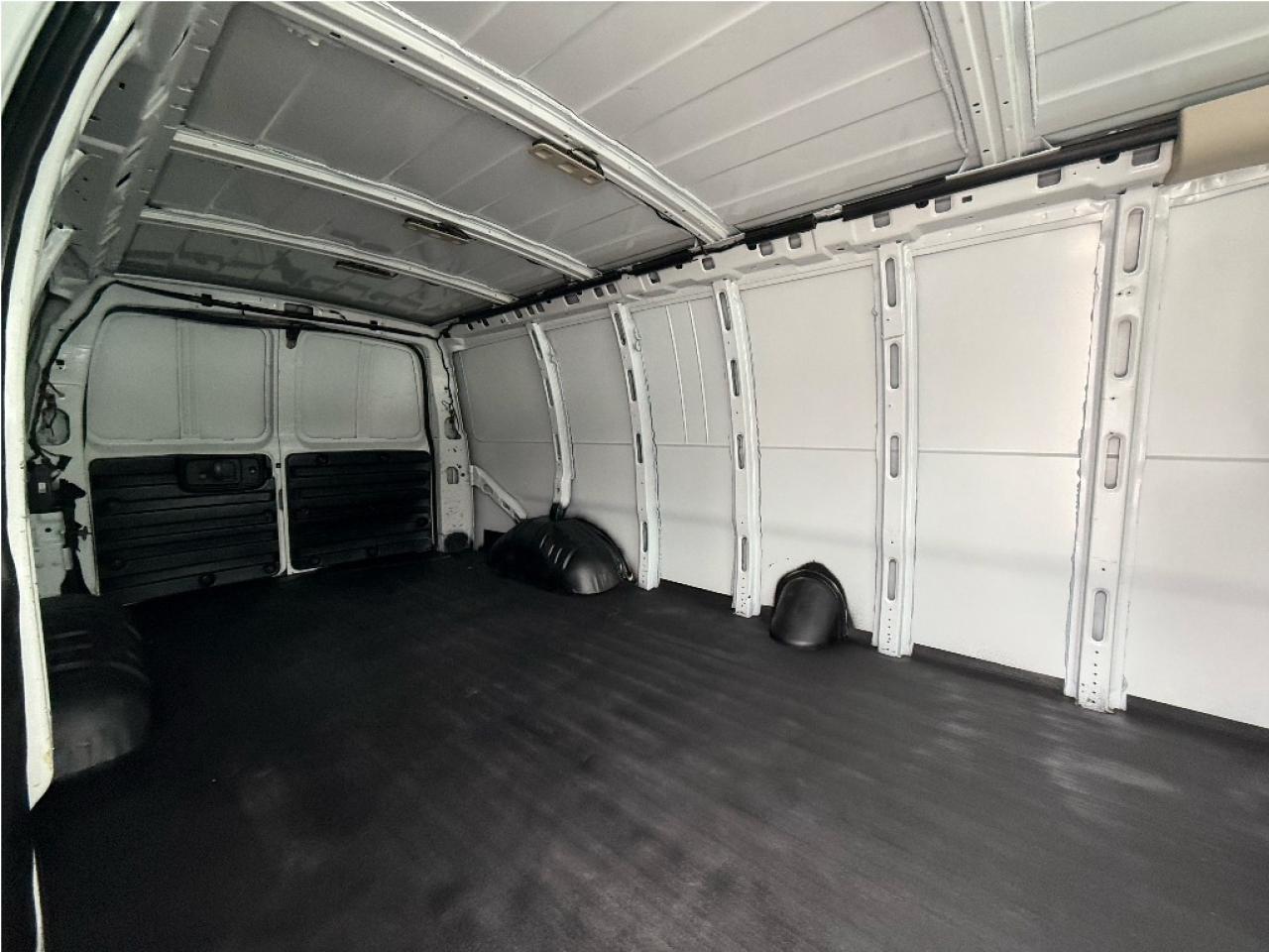 2022 Chevrolet Express 155 Long Wheel Base 2500 Certified B.Cam Warranty Photo