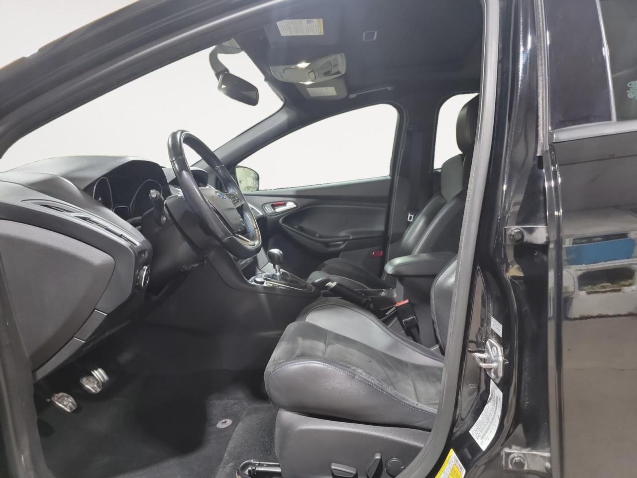 2017 Ford Focus RS Base 4dr Hatchback Photo