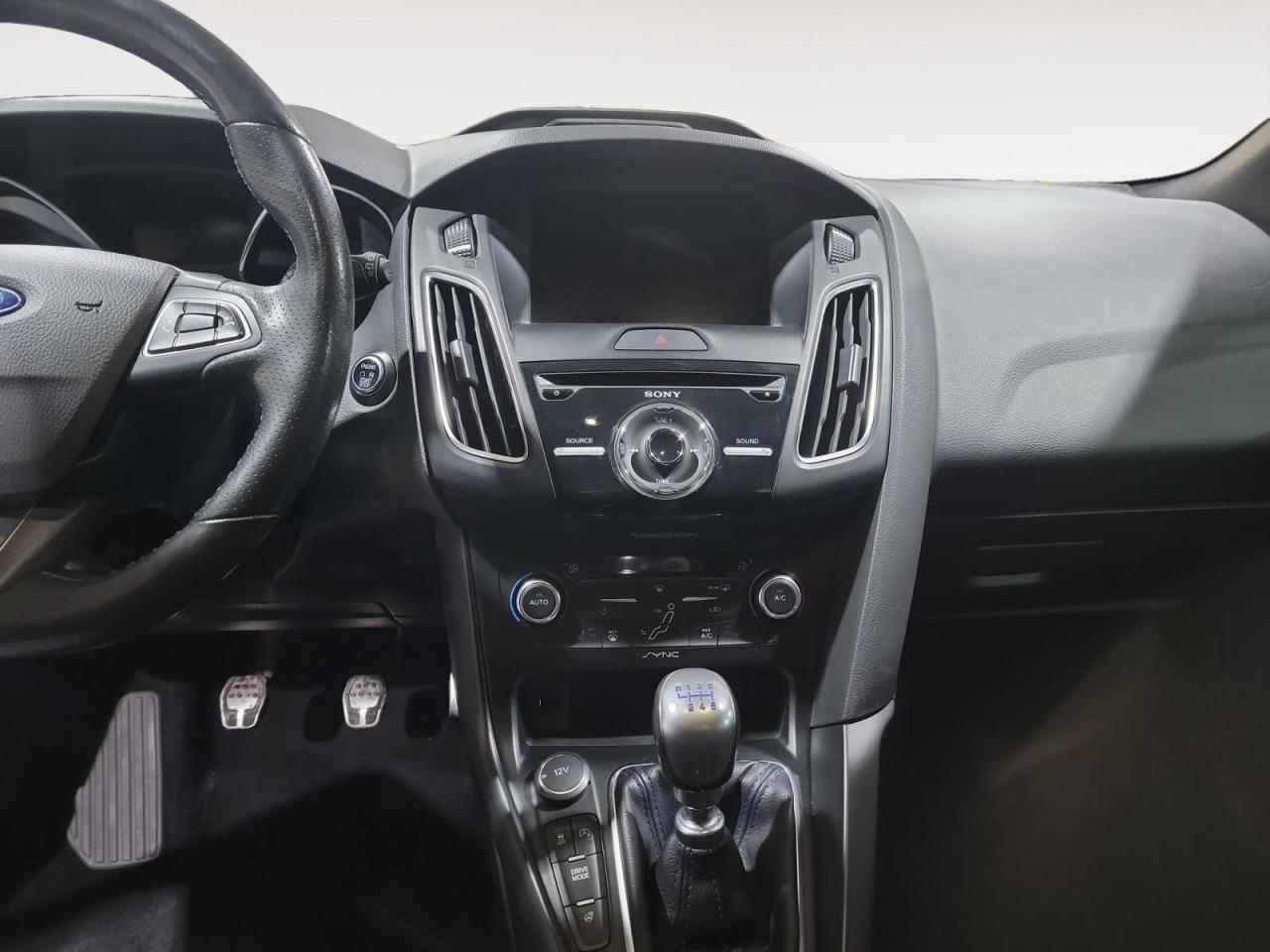 2017 Ford Focus RS Base 4dr Hatchback Photo