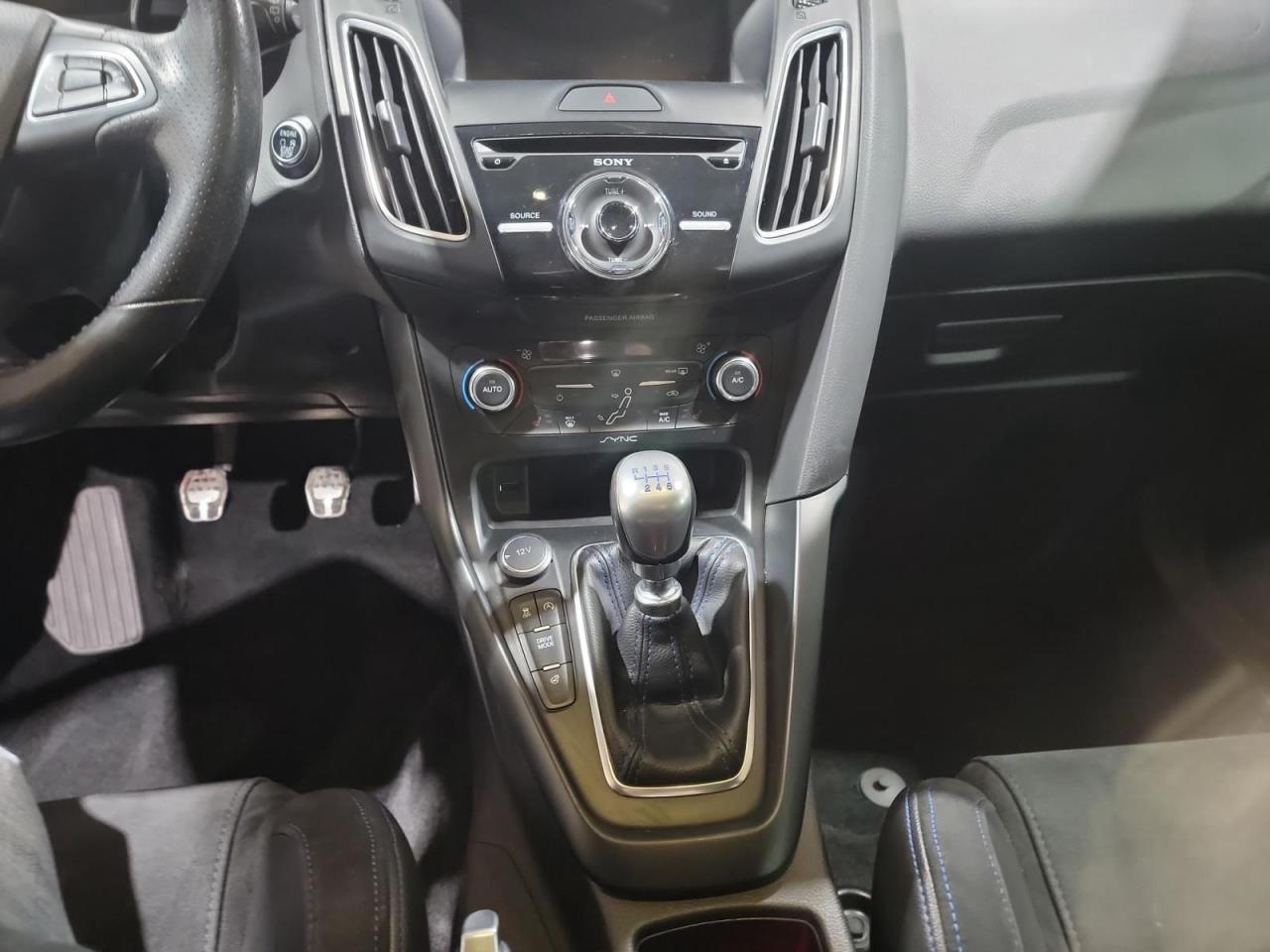 2017 Ford Focus RS Base 4dr Hatchback Photo